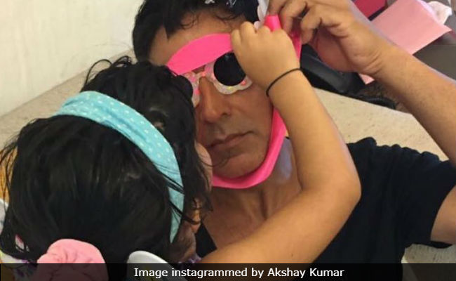 Father's Day: Akshay Kumar Needs Help In Arranging Daughter Nitara's Gift. Any Suggestions?