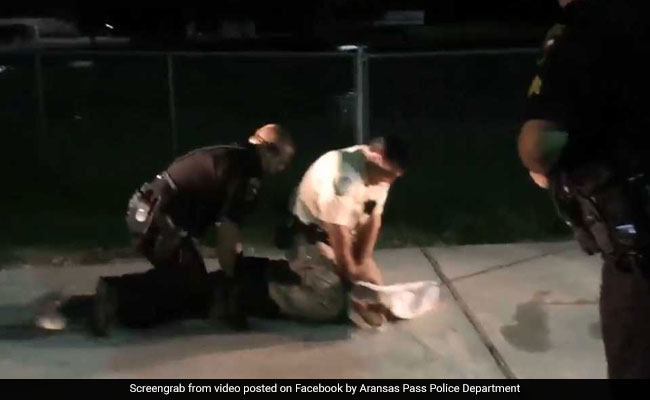 Cops Wrangle Angry 8-Foot Alligator Outside Supermarket. Watch