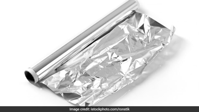 Avoid storing acidic and salty foods in aluminium foil