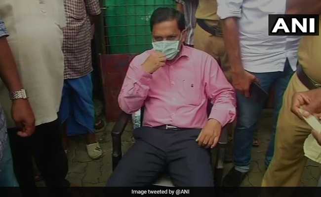 In Rare Protest, Kochi Sub-Judge Sat Beside Garbage Pile Till It Was Cleared