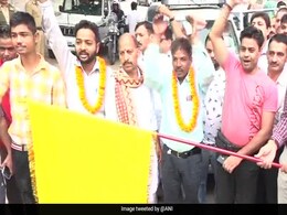 Amarnath Yatra 2018: कड़ी सुरक्षा के बीच अमरनाथ श्रद्धालुओं का पहला जत्था जम्मू से रवाना Amarnath Yatra 2018: कड़ी सुरक्षा के बीच अमरनाथ श्रद्धालुओं का पहला जत्था जम्मू से रवाना