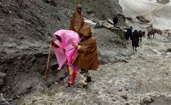 जम्मू-कश्मीर में बाढ़ का अलर्ट, अमरनाथ यात्रा फिर रुकी 