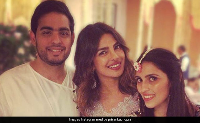 आकाश अंबानी और श्लोका की मेंहदी सेरेमनी, प्रियंका चोपड़ा ने शेयर की Photo