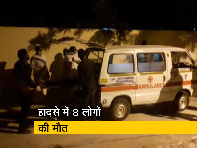 आंध्र प्रदेश के चित्तूर ज़िले से तमिलनाडु जा रहा आमों से लदा ट्रक पलटा, 8 की मौत