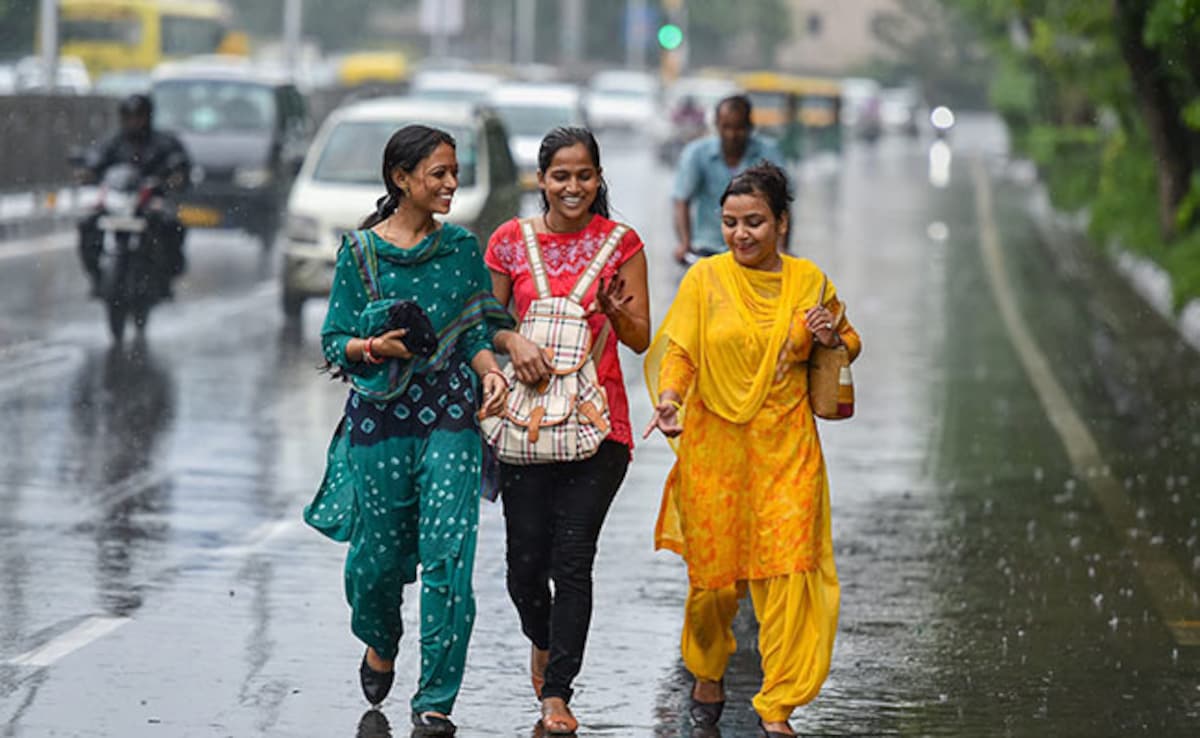 दिल्ली-नोएडा में बदला मौसम का मिजाज, कई इलाकों में आंधी, IMD ने जारी किया बारिश का अलर्ट