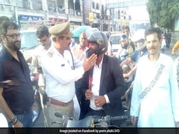 हेलमेट पहनने पर पुलिस ने दिया गुलाब, पत्नी को हुआ अफेयर का शक, फिर... हेलमेट पहनने पर पुलिस ने दिया गुलाब, पत्नी को हुआ अफेयर का शक, फिर...