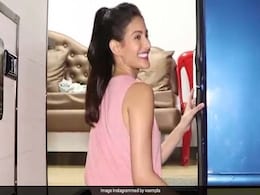 Viral Video: वैनिटी वैन में फोटो खिंचवा रही थीं एक्ट्रेस, तभी हुआ कुछ ऐसा और धड़ाम... Viral Video: वैनिटी वैन में फोटो खिंचवा रही थीं एक्ट्रेस, तभी हुआ कुछ ऐसा और धड़ाम...