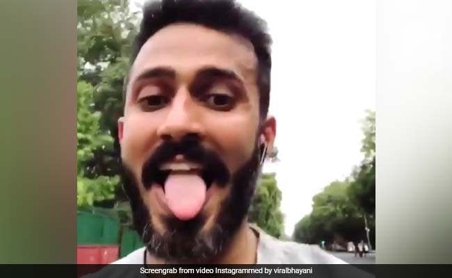 दिल्ली के सड़कों पर साइकिल चलाते दिखे सोनम के पति, फैन्स बोले- सो क्यूट