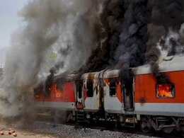 Fire On 2 Coaches Of Andhra Pradesh Express, Narrow Escape For Passengers Fire On 2 Coaches Of Andhra Pradesh Express, Narrow Escape For Passengers