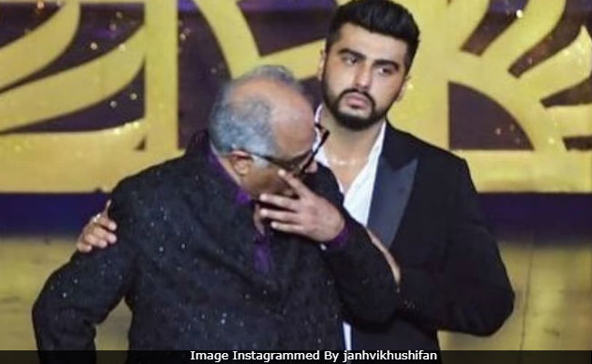 IIFA Awards 2018: Boney Kapoor Gets Emotional On Receiving Sridevi's Best Actress Prize, Son Arjun Stands By Him