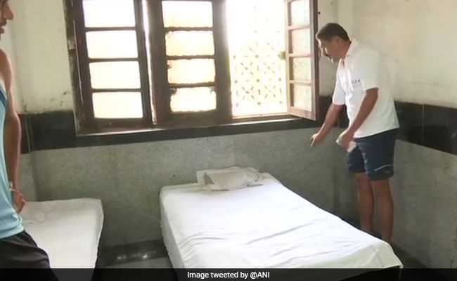 Two Army Jawans Robbed At Old Delhi Railway Station