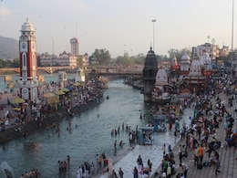 हरिद्वार कुंभ : शाही स्नान से पहले साधुओं ने दिखाए भस्म स्नान के करतब, देखें- VIDEO हरिद्वार कुंभ : शाही स्नान से पहले साधुओं ने दिखाए भस्म स्नान के करतब, देखें- VIDEO