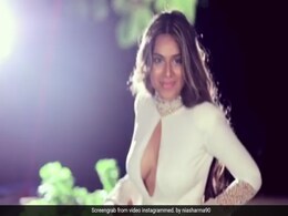 टीवी एक्ट्रेस ने फिर बरपाया कहर, सिजलिंग अवतार में दिखीं 'जमाई राजा' की एक्ट्रेस टीवी एक्ट्रेस ने फिर बरपाया कहर, सिजलिंग अवतार में दिखीं 'जमाई राजा' की एक्ट्रेस