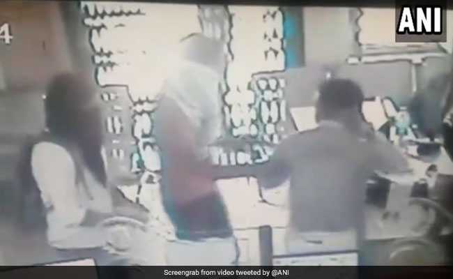Daylight Robbery In Rajasthan Bank. Masked Men Loot Over Rs 2 Lakh. Watch