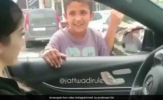 रईस लड़की के इशारे पर गरीब लड़के ने किया ऐसा धांसू डांस, खोल दिया बटुए का मुंह- Video हुआ वायरल