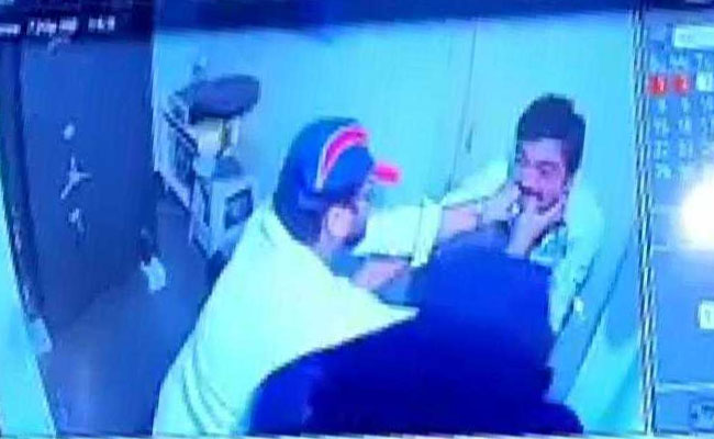 On CCTV, Hyderabad Jewellery Shop Owner Fights Off Robber Couple