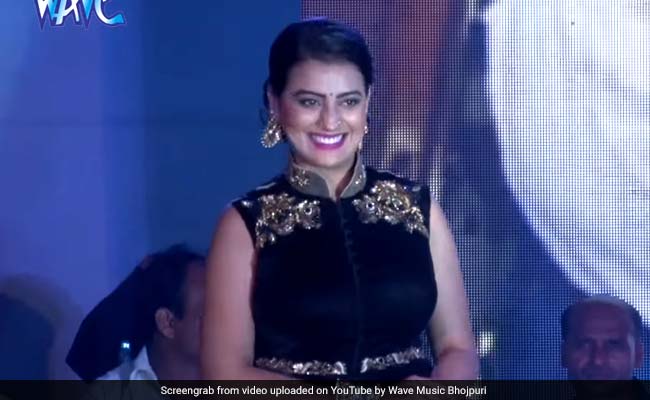 अक्षरा सिंह ने भोजपुरी गानों पर किया झकास डांस, लटके-झटके देख सपना चौधरी को जाएंगे भूल- देखें Video