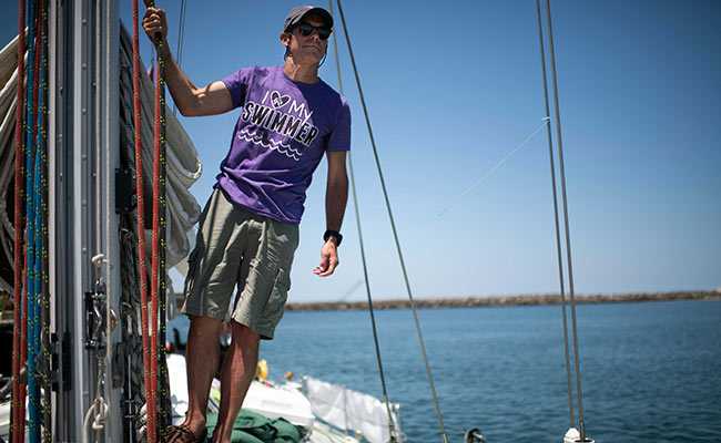 Architect Faces Sharks, Giant Waves In Record Quest To Cross Pacific