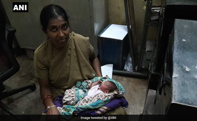 Bengaluru Policewoman Nurses Abandoned Baby, Chief Minister Tweets Praise