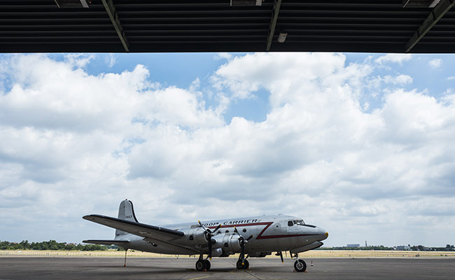 70 Years On, Germany Remembers Berlin Airlift 'Candy Bombers'