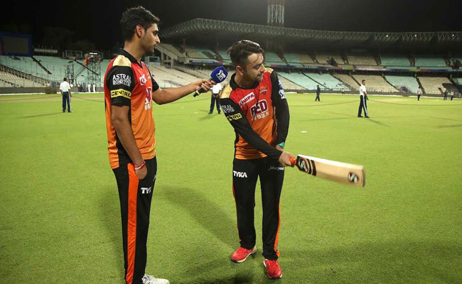 IPL 2018 Final, CSK vs SRH: 'कुछ ऐसे' महेंद्र सिंह धोनी रहे हैं भुवनेश्वर कुमार पर हावी, काम करेगी SRH की 'सबसे बड़ी पावर'?