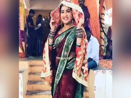 आम्रपाली दुबे ने बनाया 70 शादियों का रिकॉर्ड तो यूं डांस करके मनाया जश्न- देखें Video आम्रपाली दुबे ने बनाया 70 शादियों का रिकॉर्ड तो यूं डांस करके मनाया जश्न- देखें Video