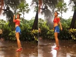 मोरनी की तरह नाचीं भोजपुरी की 'बेबी डॉल', 'भीग रही है बारिश में, और आग लगी है पानी में' गाने पर किया Rain Dance मोरनी की तरह नाचीं भोजपुरी की 'बेबी डॉल', 'भीग रही है बारिश में, और आग लगी है पानी में' गाने पर किया Rain Dance