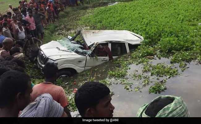 बिहार : अररिया में कार पेड़ से टकराकर तालाब में गिरी, 6 बच्चों की मौत