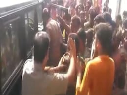 Watch: Mob Of Kanwar Pilgrims Bullies UP Cops, Vandalises Emergency Van Watch: Mob Of Kanwar Pilgrims Bullies UP Cops, Vandalises Emergency Van