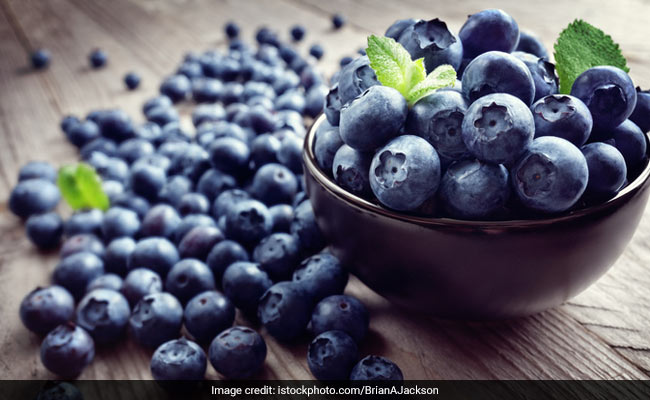 Blueberries and other foods rich in antioxidants can help reduce inflammation