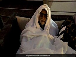 अमिताभ बच्चन को एयरपोर्ट पर लगी सर्दी तो ओढ़ ली रजाई, फैन्स ने की मस्ती, बोले- सर अब आप बूढ़े हो गए... अमिताभ बच्चन को एयरपोर्ट पर लगी सर्दी तो ओढ़ ली रजाई, फैन्स ने की मस्ती, बोले- सर अब आप बूढ़े हो गए...