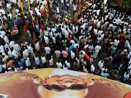 3,500 Sq Feet for Jayalalithaa, Not Even 6 Feet For Karunanidhi, Asks DMK 3,500 Sq Feet for Jayalalithaa, Not Even 6 Feet For Karunanidhi, Asks DMK