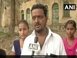 ऐसे पिता को सलाम: बेटी की मौत हुई तो चपरासी पिता ने भरी 45 गरीब लड़कियों की स्कूल फीस ऐसे पिता को सलाम: बेटी की मौत हुई तो चपरासी पिता ने भरी 45 गरीब लड़कियों की स्कूल फीस