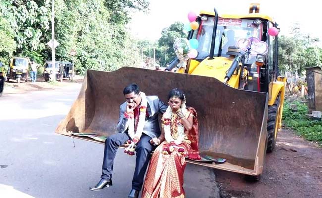 Karnataka Couple's Wedding Procession Features Decked Up JCB Digger Karnataka Couple's Wedding Procession Features Decked Up JCB Digger