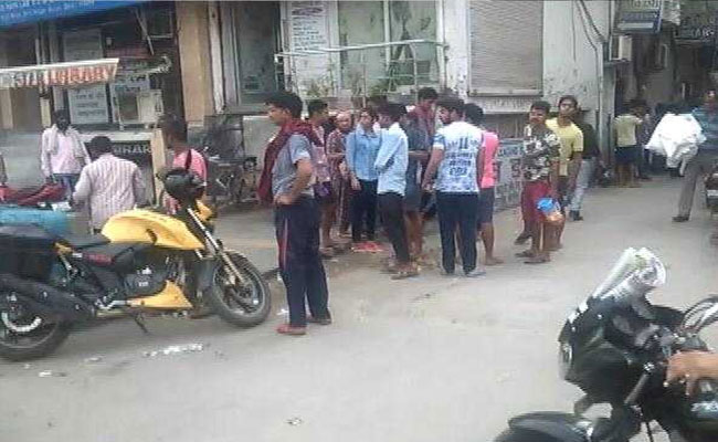 दिल्ली के बुराड़ी में एक ही परिवार के 11 लोगों की रहस्यमयी मौत, जाल से लटके हुये मिले 10 शव