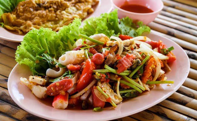He Found Worm In Food. Restaurant Criticised His "Irresponsible Reaction"