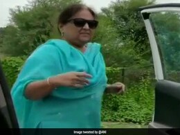 Vadodara Woman's 'Kiki Challenge' As Vehicles Honk, Cops Not Amused Vadodara Woman's 'Kiki Challenge' As Vehicles Honk, Cops Not Amused