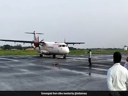 Kerala Flood: कोच्चि के नेवल बेस से शुरू हुई यात्री उड़ान, सरकार रख रही है किराये पर नजर Kerala Flood: कोच्चि के नेवल बेस से शुरू हुई यात्री उड़ान, सरकार रख रही है किराये पर नजर