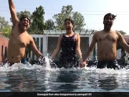 आम्रपाली दुबे संग पूल में गोते लगाने के बाद यूं पार्टी करते नजर आए रवि किशन, देखें video आम्रपाली दुबे संग पूल में गोते लगाने के बाद यूं पार्टी करते नजर आए रवि किशन, देखें video