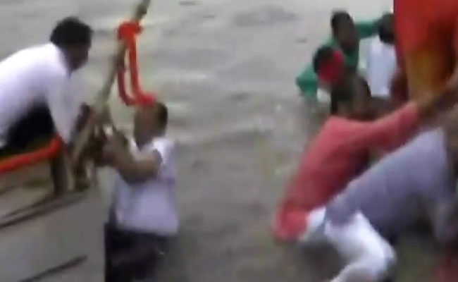BJP Leaders Fall Into River Trying To Scatter Vajpayee's Ashes In UP