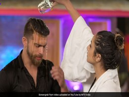 MTV Splitsvilla Season 11: शुरू हुआ इश्क और धोखे का खेल, चॉकलेट से लिपटे लड़कों को गर्ल्स ने यूं चुना पार्टनर MTV Splitsvilla Season 11: शुरू हुआ इश्क और धोखे का खेल, चॉकलेट से लिपटे लड़कों को गर्ल्स ने यूं चुना पार्टनर