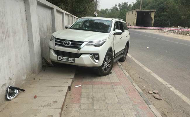 दिल्ली में कार चोरी कर भाग रहे बदमाशों की पुलिस से मुठभेड़, 1 की मौत