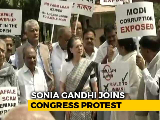 Sonia Gandhi Leads Opposition Protest Over Rafale Deal Outside Parliament
