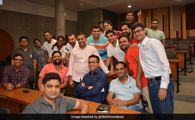 It's Not That 'Simple' To Be 'Simple': Chetan Bhagat To IIMA Students
