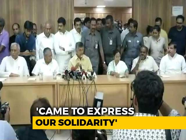 "Centre Choking Federal System": 4 Chief Ministers Back Arvind Kejriwal