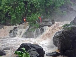 Air Force Chopper Helps Massive Tourist Rescue At Waterfall Near Mumbai Air Force Chopper Helps Massive Tourist Rescue At Waterfall Near Mumbai