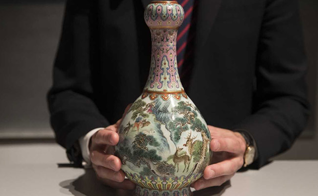 Chinese Vase Found In Attic Sells For 16.2 Million Euros