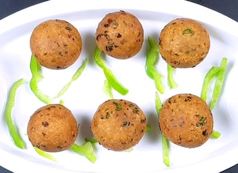Move Over Hara Bhara Kebabs, Make Way For Hara Bhara Cheese Balls This Diwali Move Over Hara Bhara Kebabs, Make Way For Hara Bhara Cheese Balls This Diwali