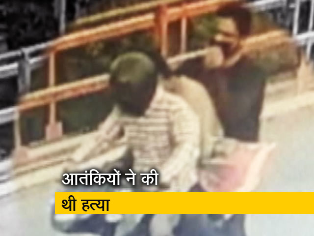 सिटी सेंटर : बुखारी के जनाजे में उमड़ी भीड़, 5 दिन से धरने पर दिल्ली सरकार