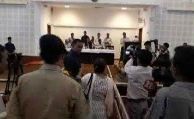 उत्तराखंड में यदि शिक्षिका सस्पेंड तो राजस्थान में मंत्री बर्खास्त क्यों नहीं?